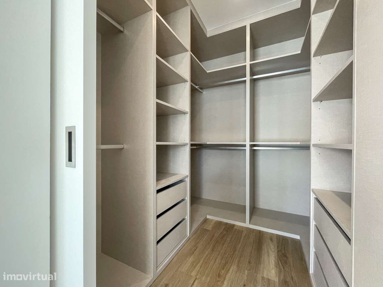 Moradia T4 com Piscina - Santa Iria de Azoia (Bairro da Salvação)-7