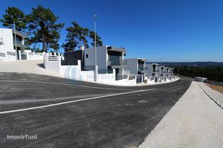 Moradia T3 nova com excelentes acabamentos e piscina em Salir do Porto