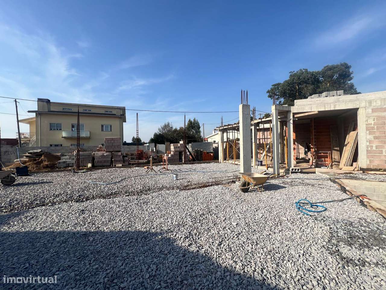 MORADIA TÉRREA EXCLUSIVA | T5 – Piscina e Jardim – Praia-16