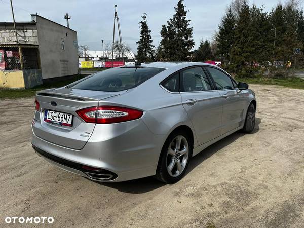 Ford Fusion - 4