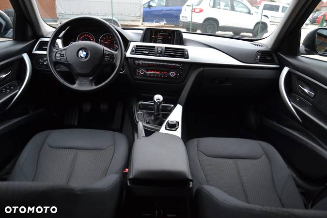 BMW Seria 3 320i - 6