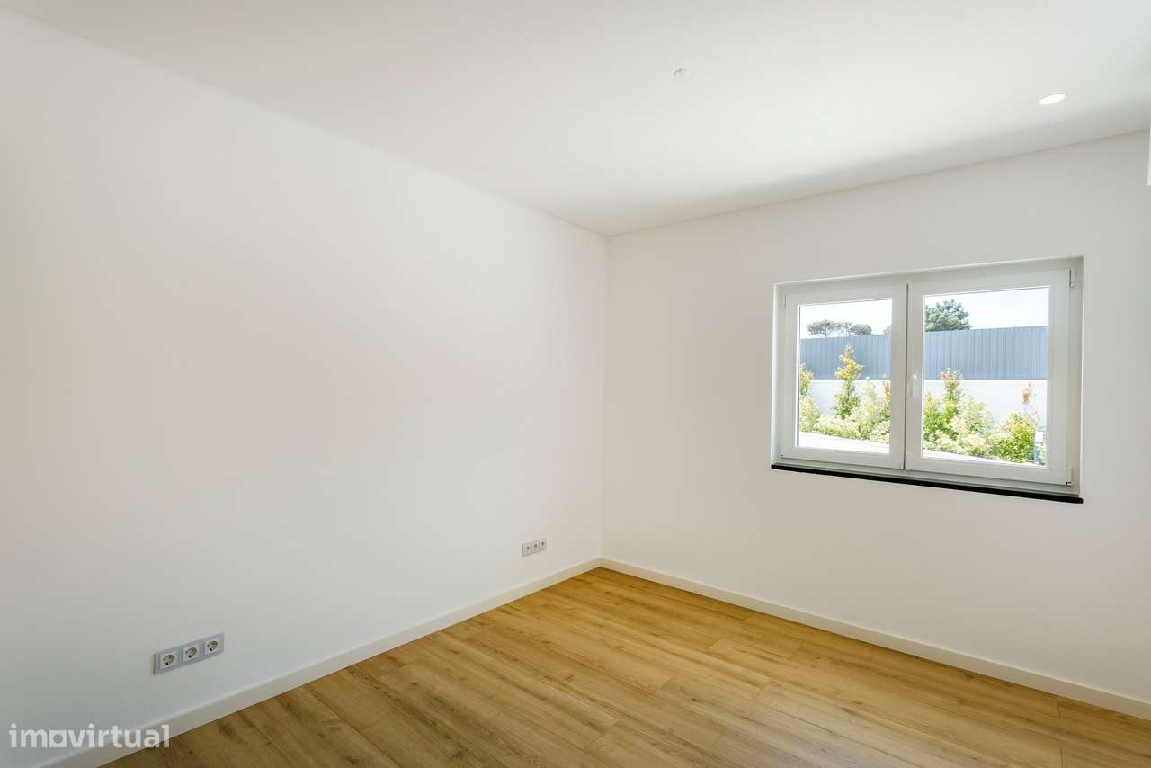 Moradia T6 com Piscina, Vista Mar e Terreno de 3.920 m² | Azoia, Sintr-46