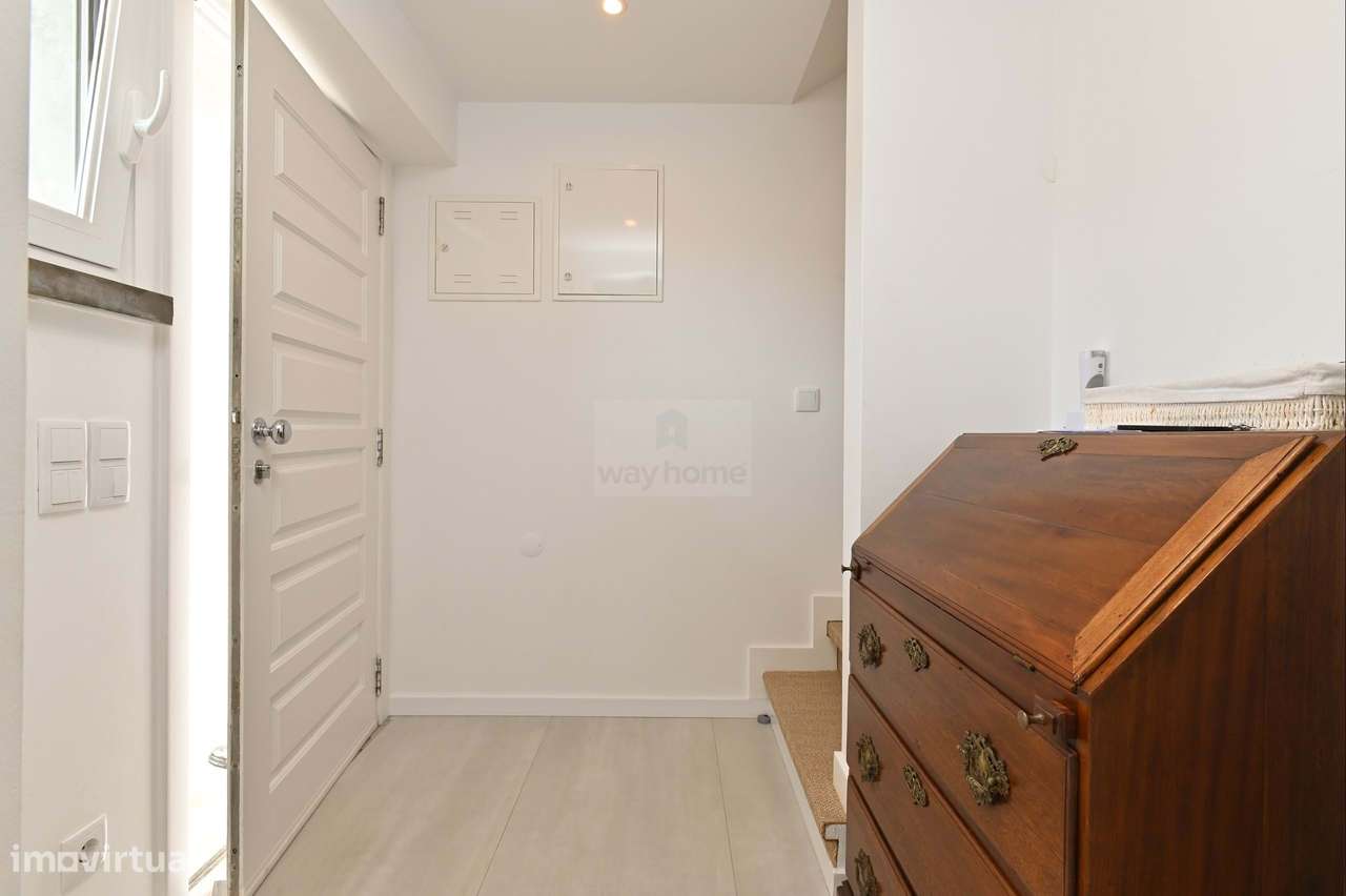 Moradia T3+1 | Sotão e Cave | Remodelada | Pátio Exterior | Amoreira |-17