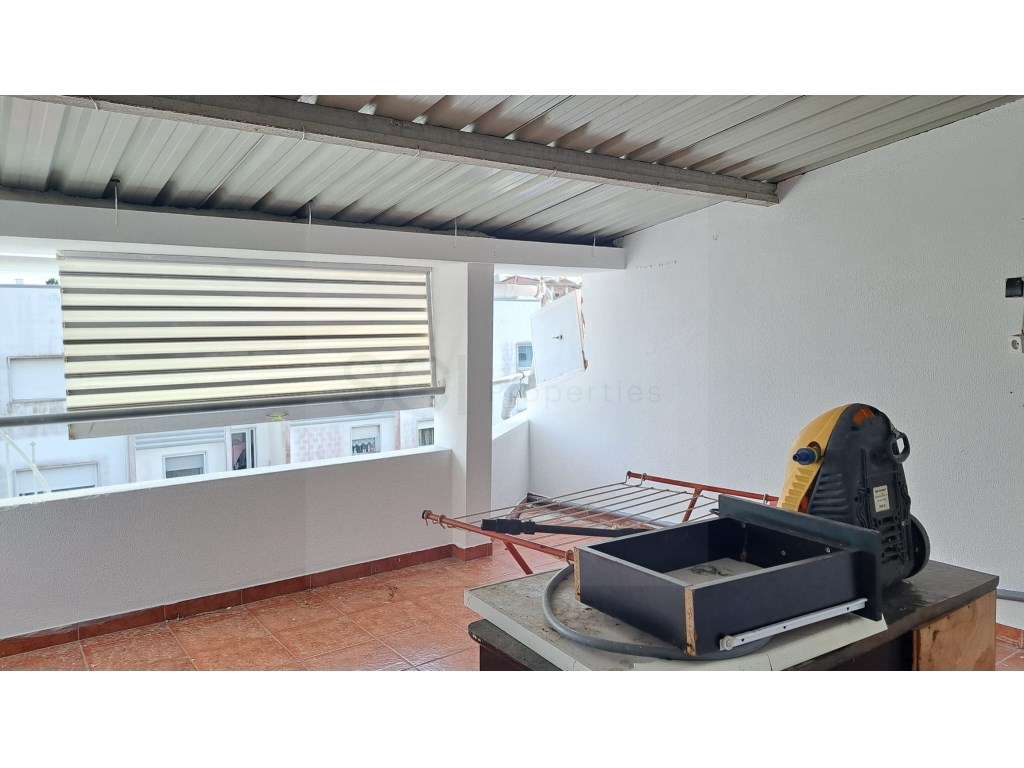 Moradia T3 +1 independente com garagem e piscina em Sesimbra-33