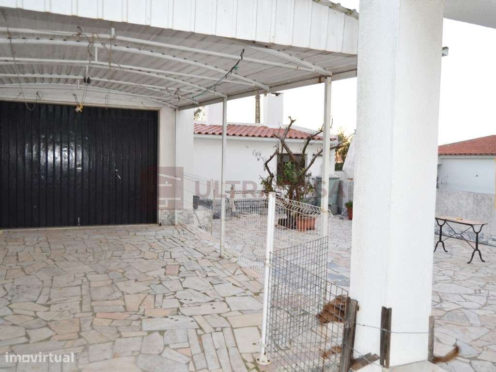 Vende-se excelente Moradia V7 com Garagem-27