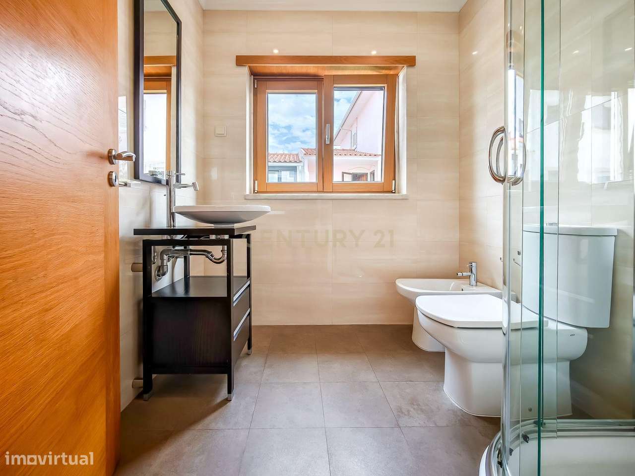 Moradia T5+1 com Piscina Privada a 8 Minutos a Pé do King's College |-12