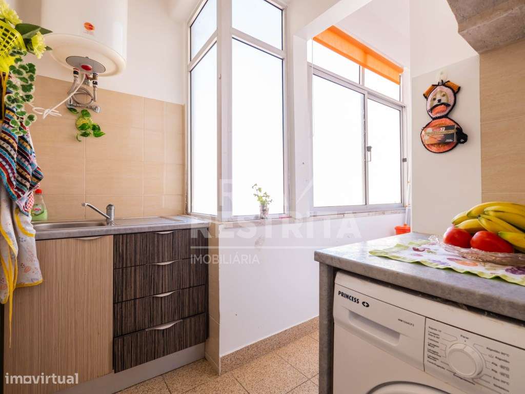 Apartamento T2+1 em Campo de Ourique - Grande imagem: 2/40