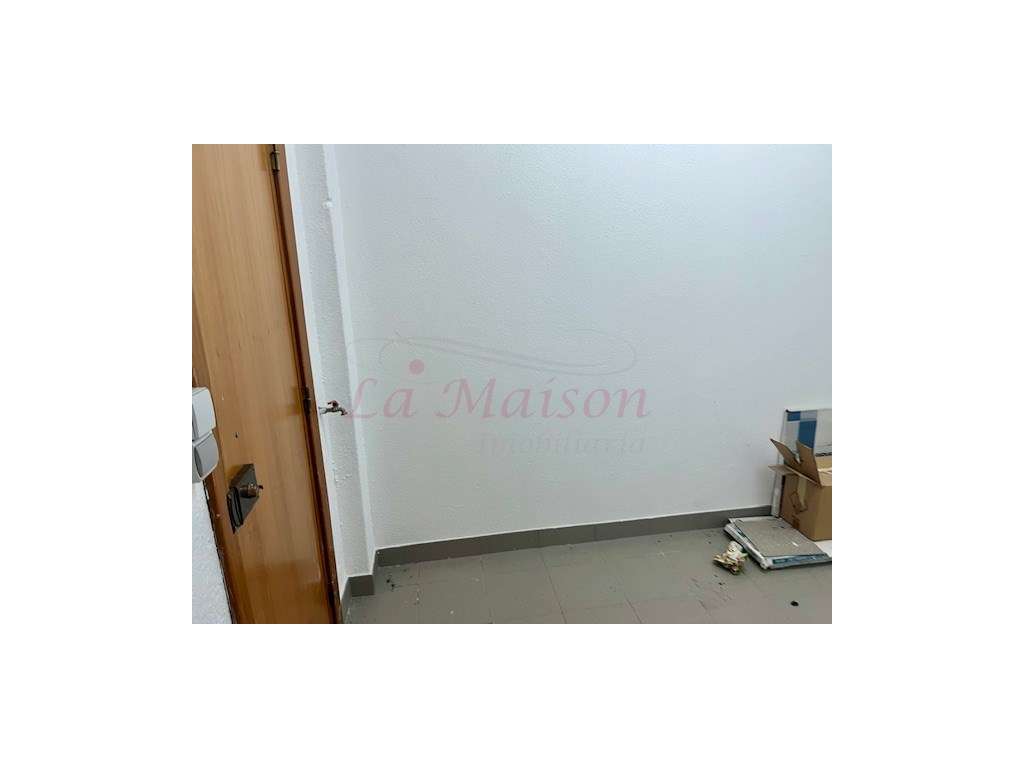 Apartamento T3+1 em Casal de Cambra-41