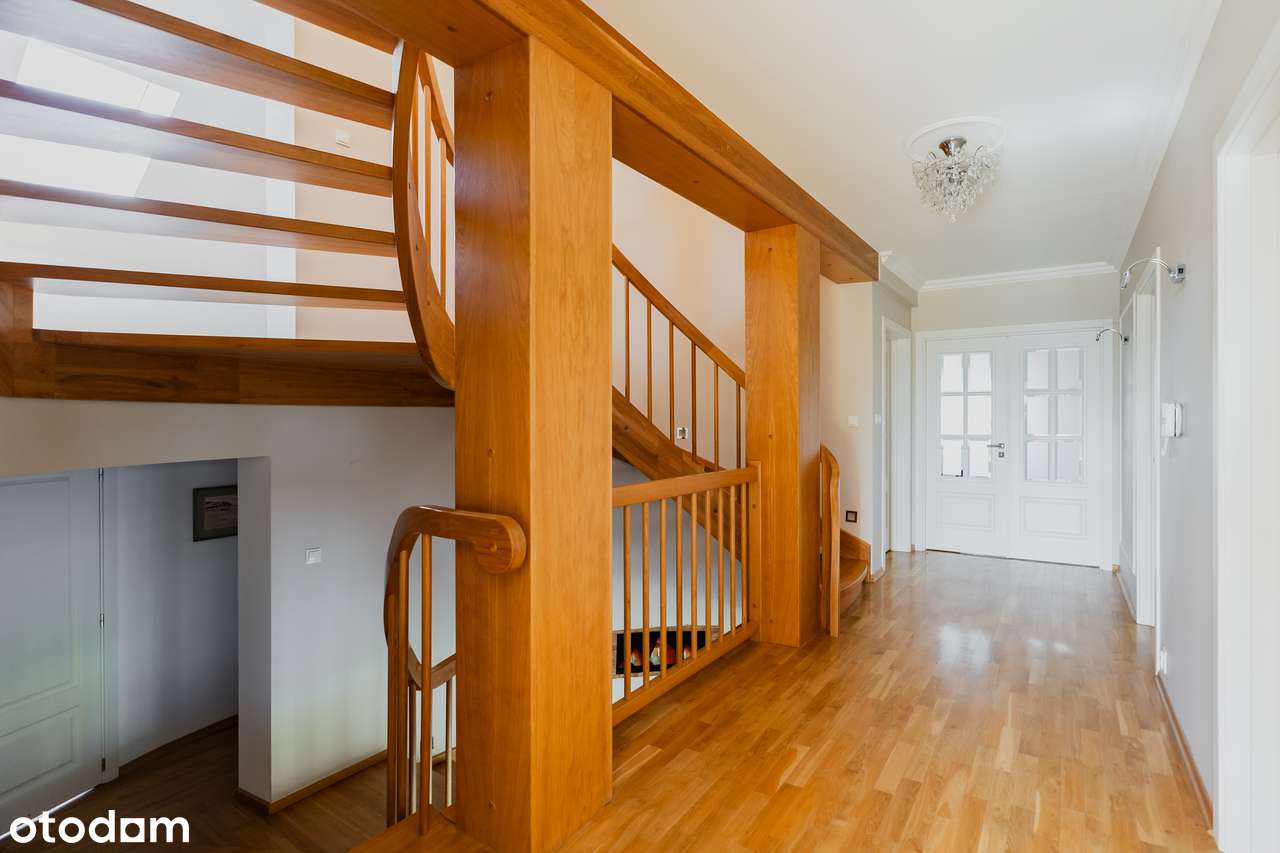 Wolnostojący, imponujący dom 361 m2, do zamieszkania-9