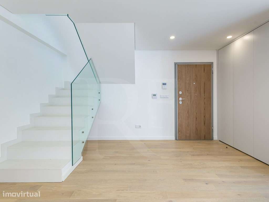 T3 Duplex a estrear com terraços e piscina no Estoril-5