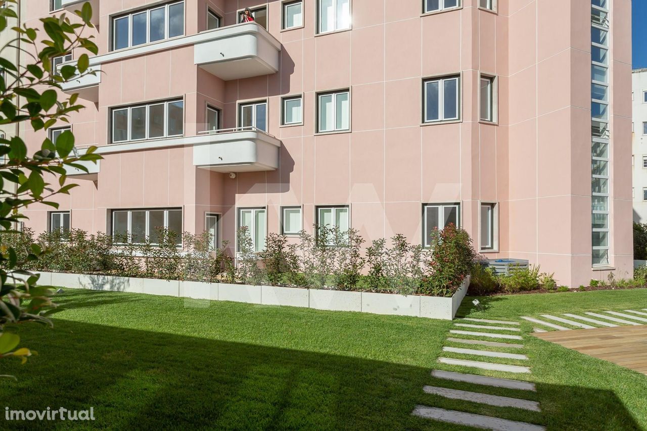 Apartamento  T1  -  Novo empreendimento na Praça do Areeiro, com jardi