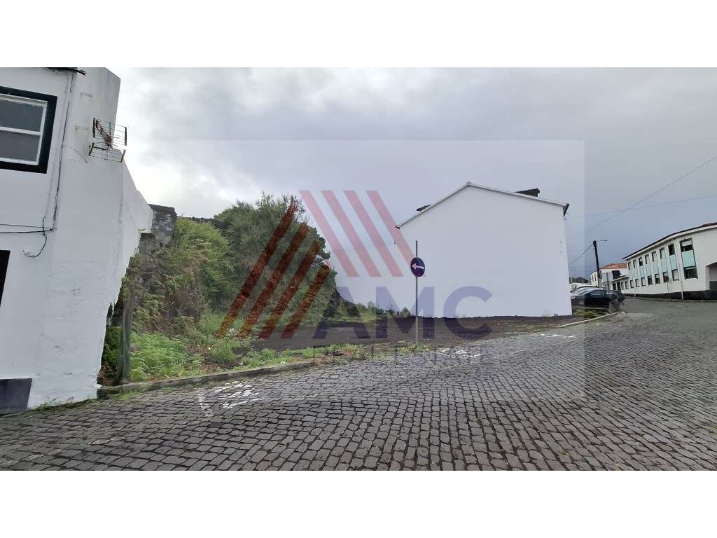 VENDE-SE TERRENO URBANO P/CONSTRUÇÃO NO CENTRO DA VILA DA MADALENA-7