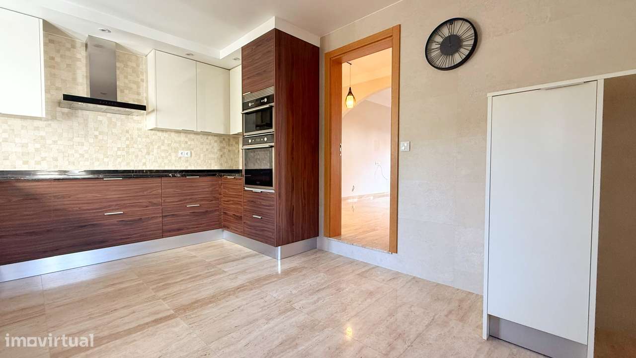 Moradia IsoladaT1+1 Totalmente Remodelada -Charneca da Caparica-11