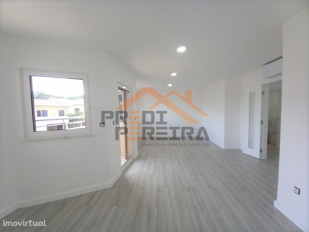 T3 Duplex, com box, arrecadação, varanda e terraço, situa...