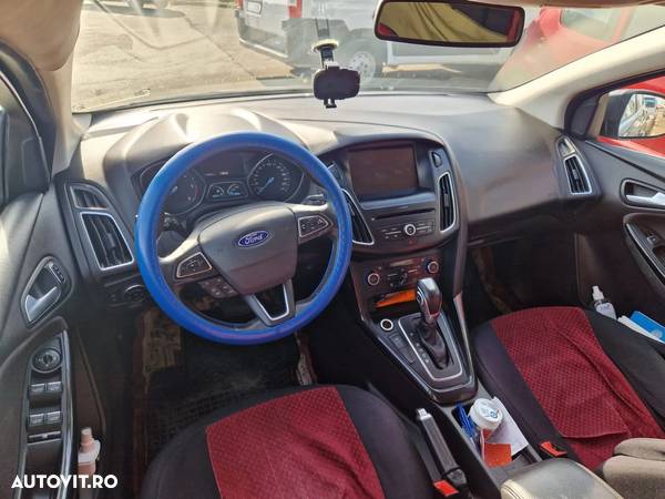 Ford Focus 1.5 TDCi Powershift Titanium - 4