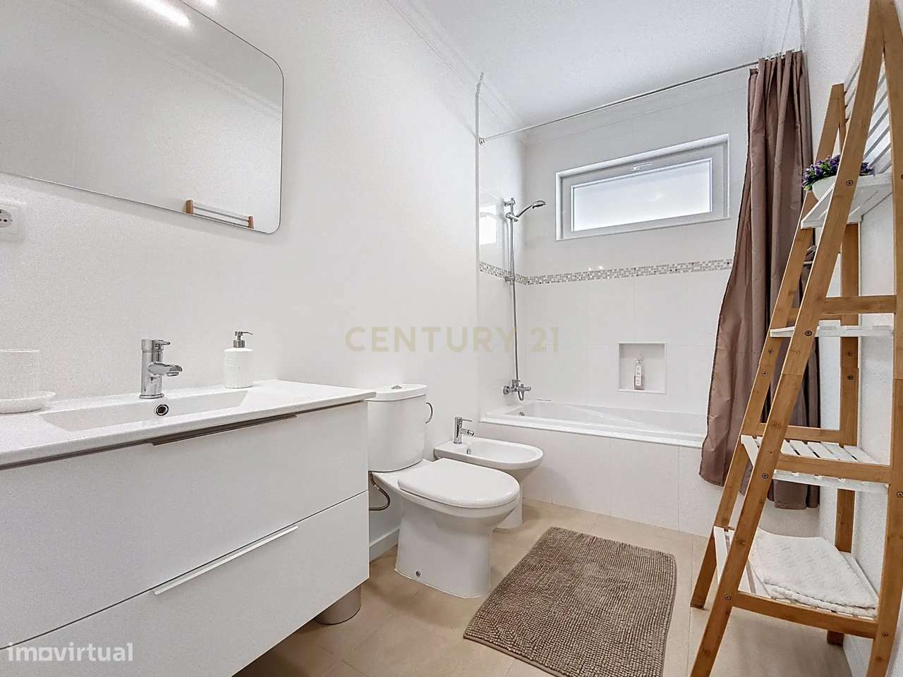 Moradia Moderna com Piscina + Apartamento Independente | Construção 20-23