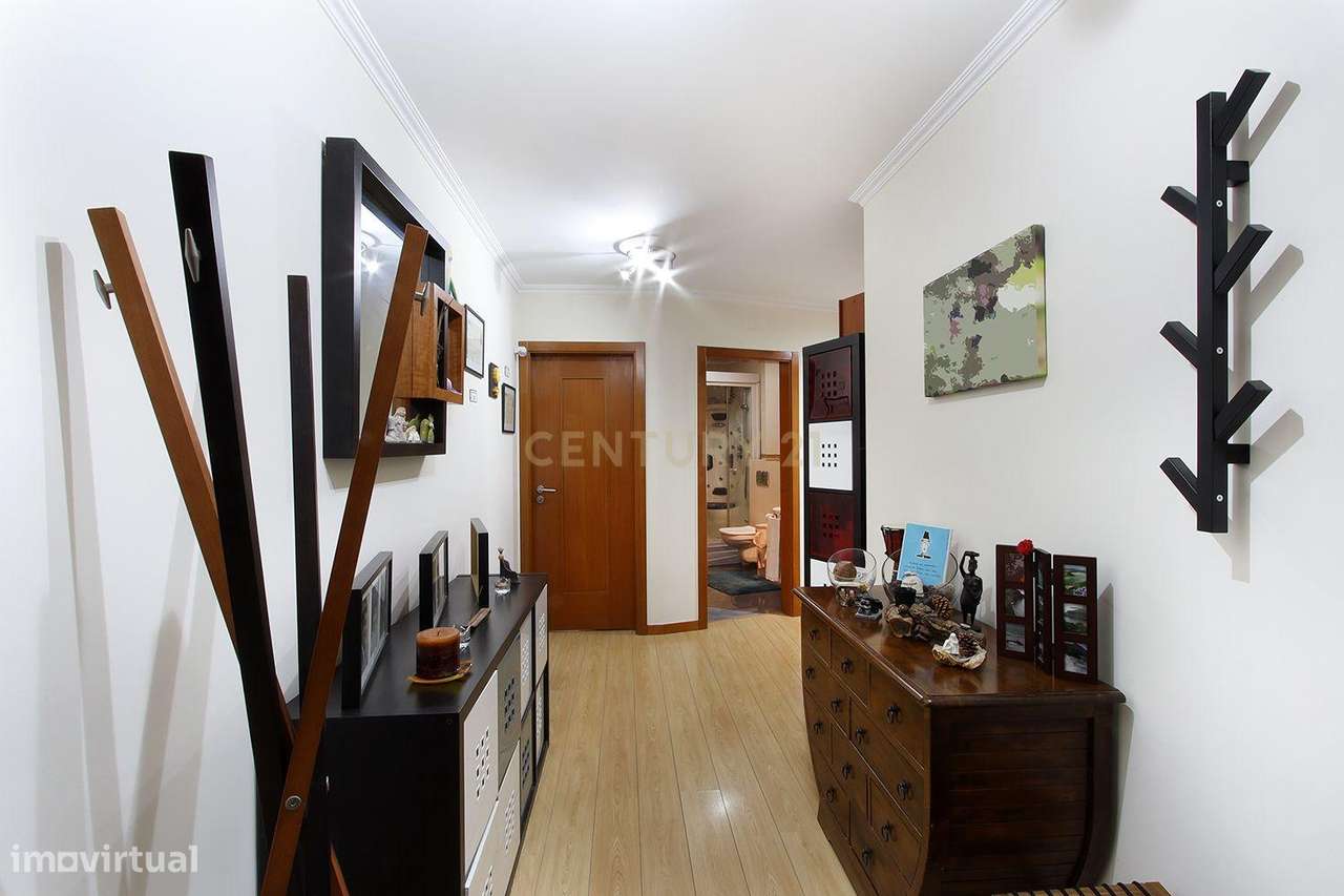 Sintra - Mem Martins - Apartamento T4 com Terraço e Parqueamento - Grande imagem: 4/25