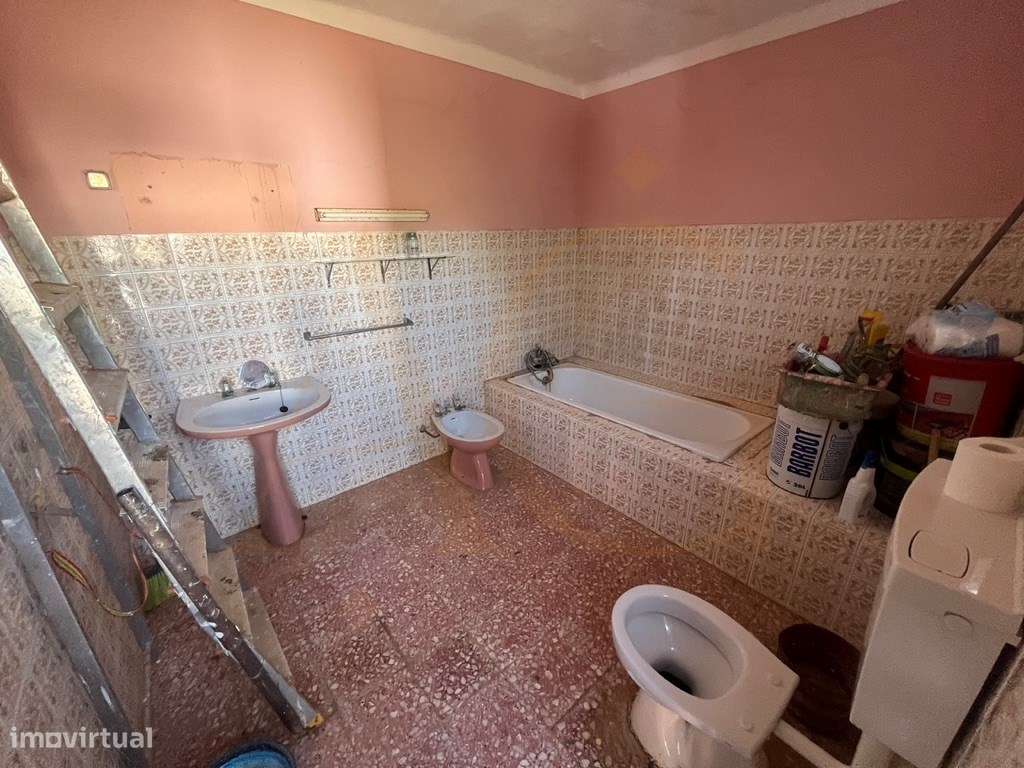 Quinta com duas casas, vistas para o mar e 11.940 m² de terreno em ...-13