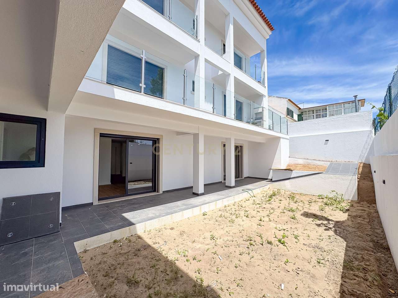 CONSTRUÇÃO NOVA  -Moradia com acabamentos de charme situada na  Sobred - Grande imagem: 4/54