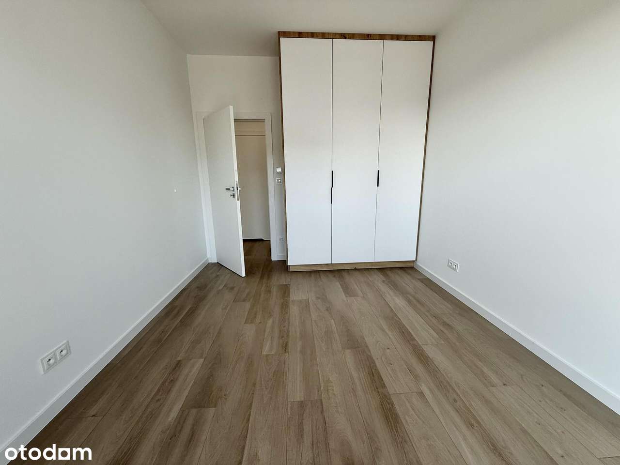 Duże, wykończone mieszkanie na sprzedaż-11