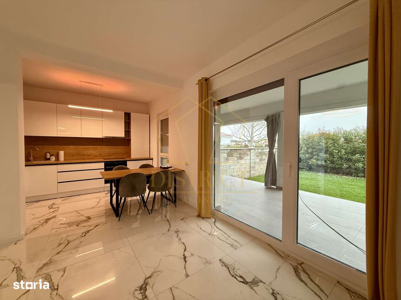 Duplex despartit prin garaj cu 5 camere  |  Dumbravita - Imagine principală: 2/16