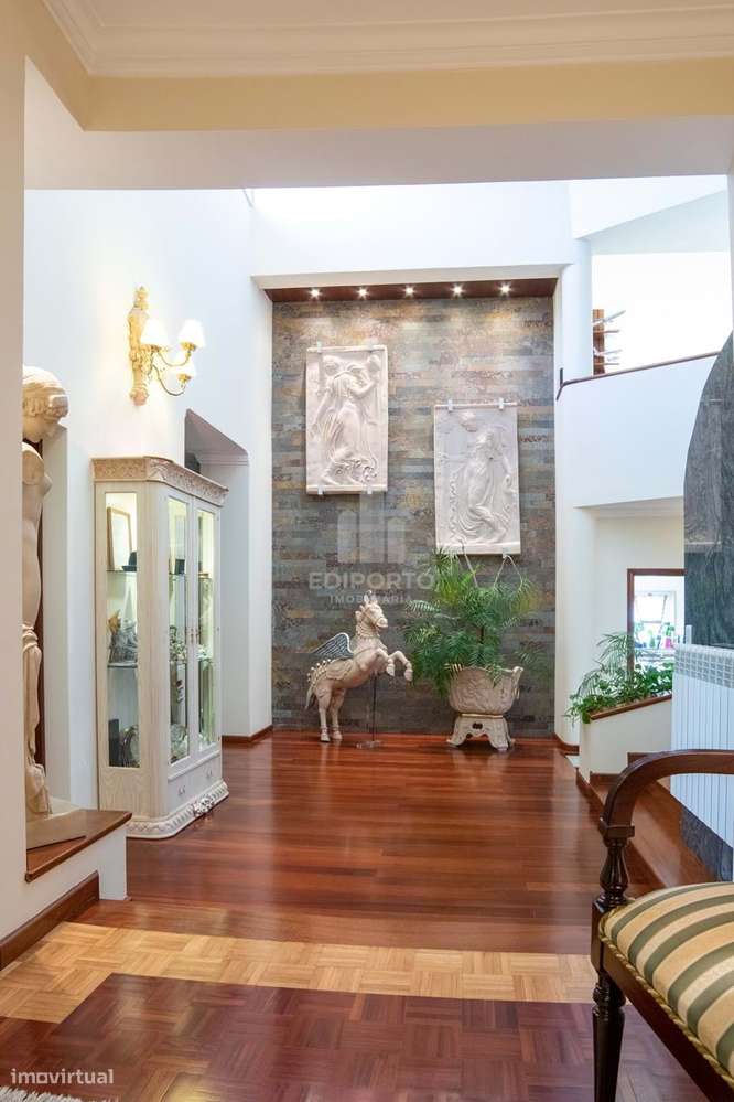 Moradia T6 Exclusiva com terreno de cerca 4.000 m² e Piscina Privada e-15