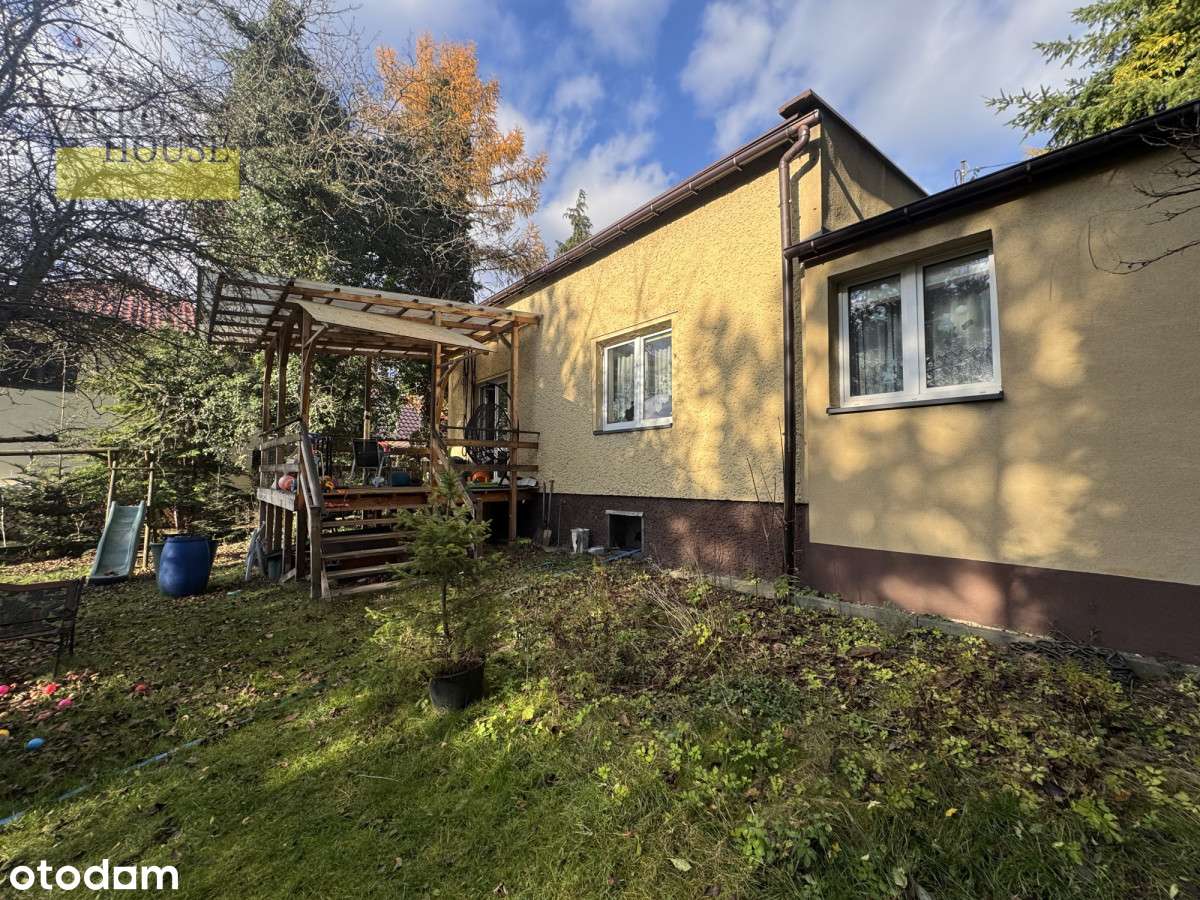 Niewielki domek na przepięknej kameralnej działce-0