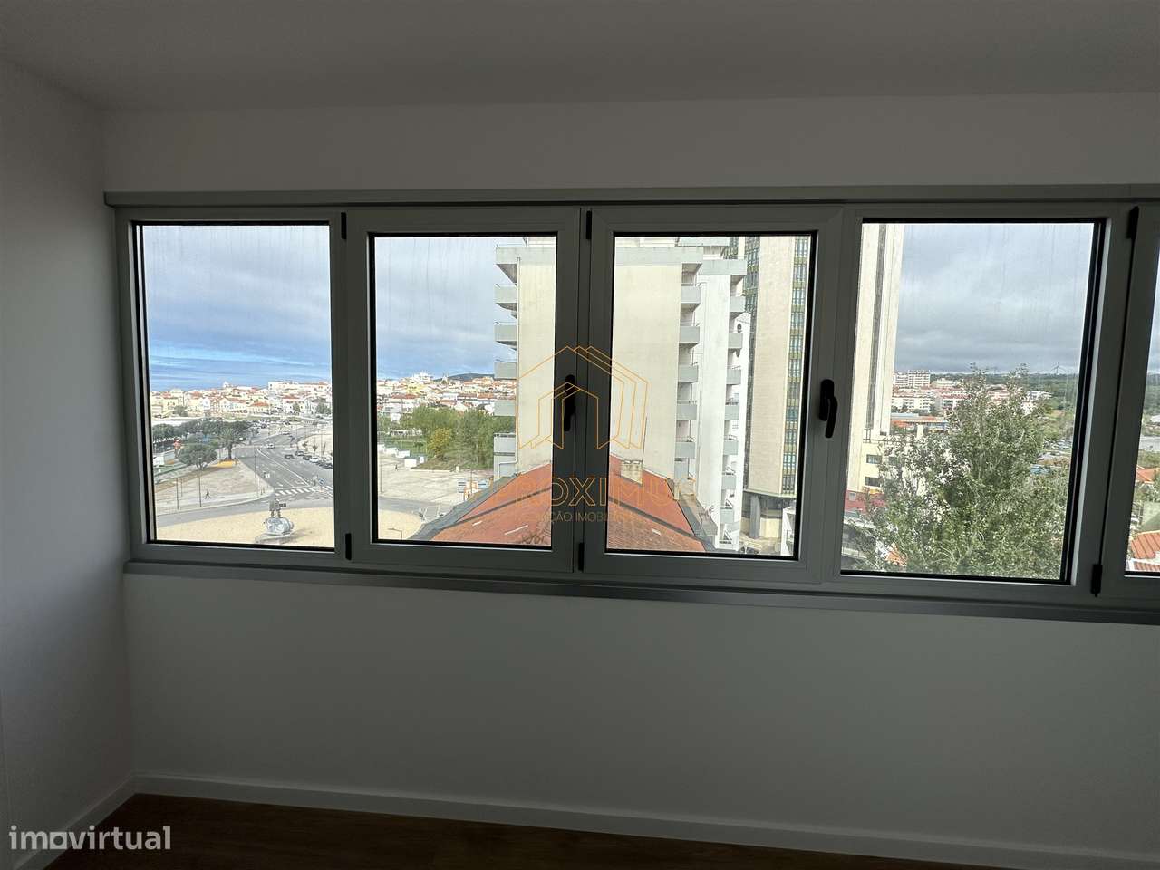 Apartamento T1 renovado na 1ª linha de mar - Buarcos - Grande imagem: 5/23