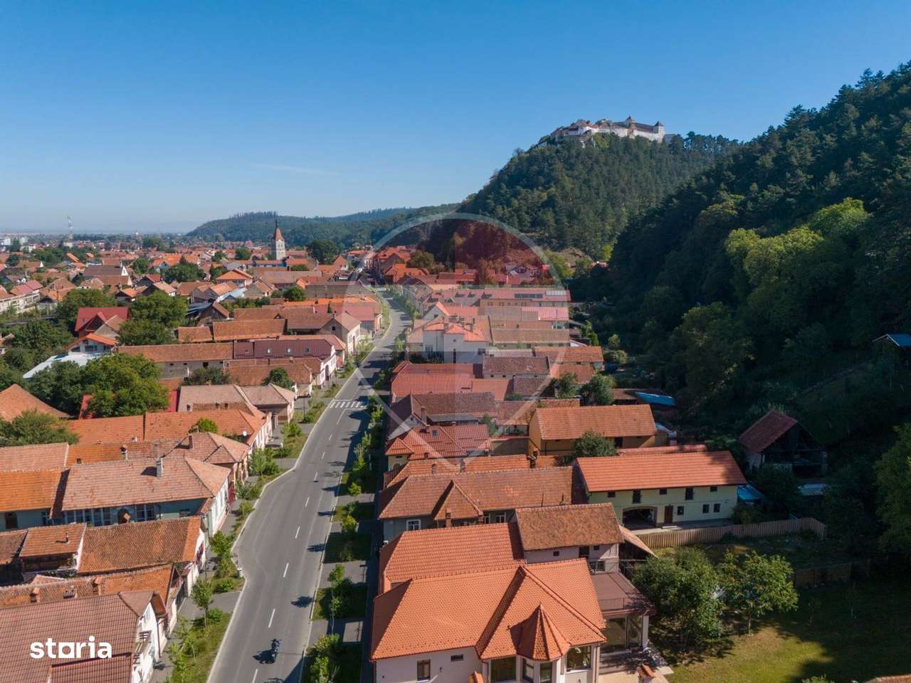 Casă cu două corpuri, teren 835 mp, str. I.L. Caragiale, Râșnov-1