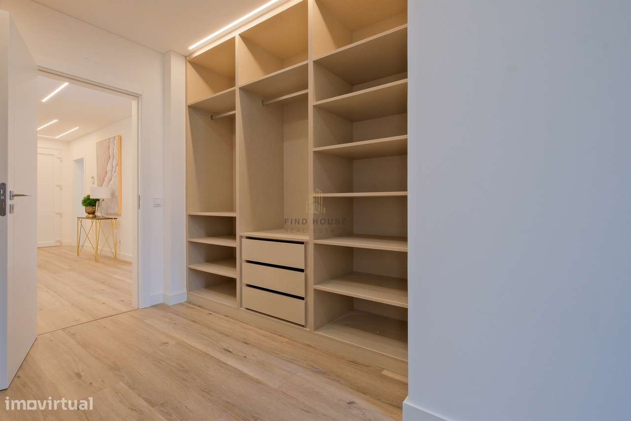 Moradia T4 de Luxo Totalmente Remodelada na Herdade da Aroeira-23