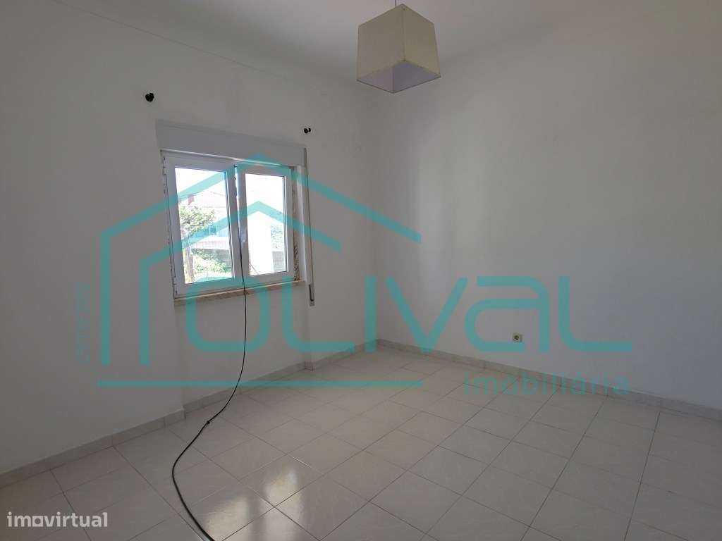 Moradia Independente com terreno, muito bem localizada com vista pa...-11