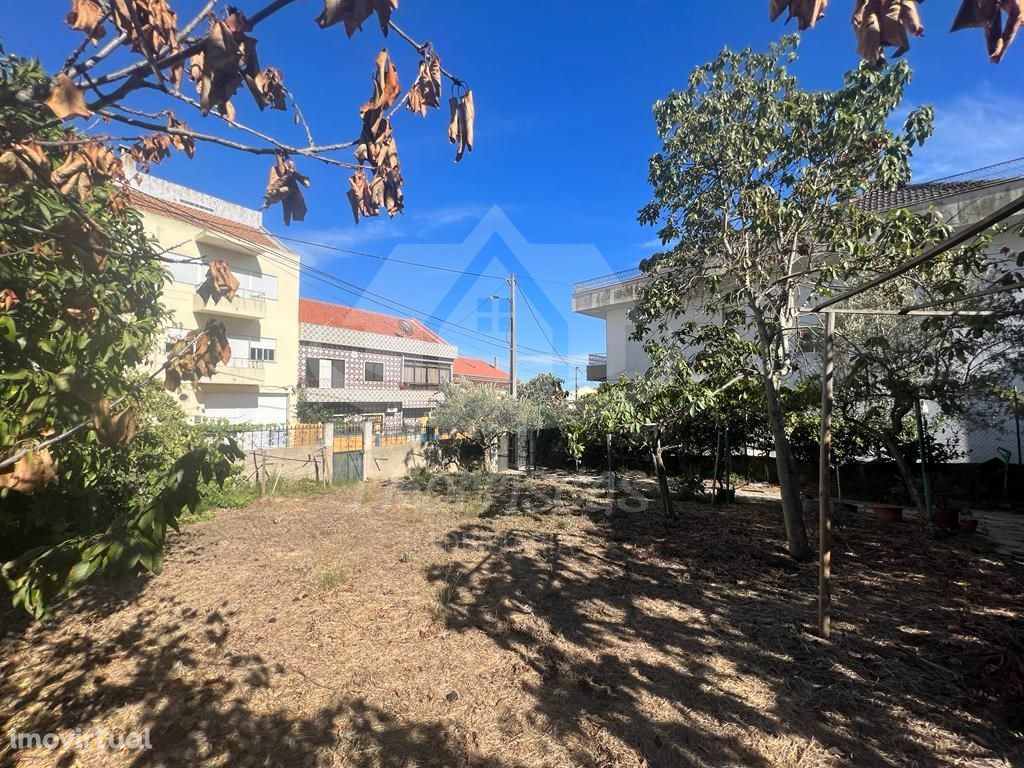 Terreno urbano com 300,95m2 com benfeitoria, no Bairro Sã...