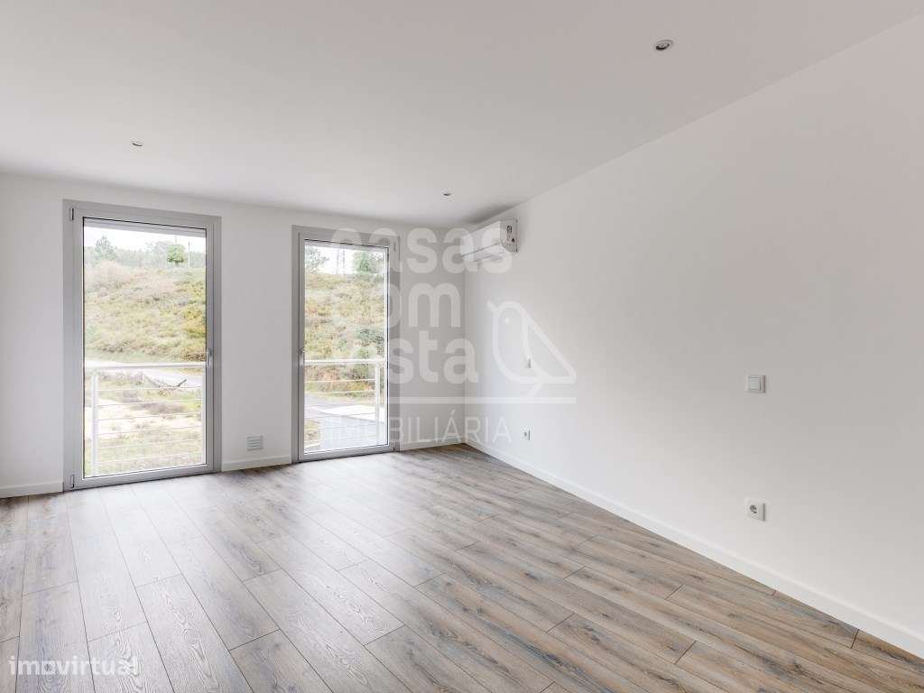 Apartamento T4 de arquitetura moderna junto da cidade, Pombal -Leiria-11