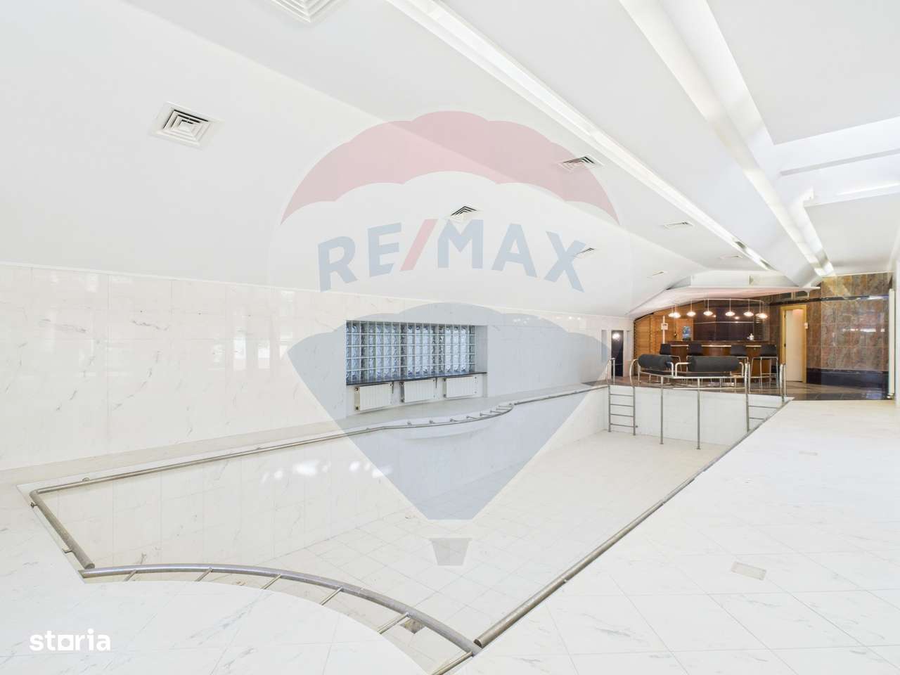 Vilă spectaculoasă în Balotești, curte 5000 mp si piscina interioara - Imagine principală: 5/20