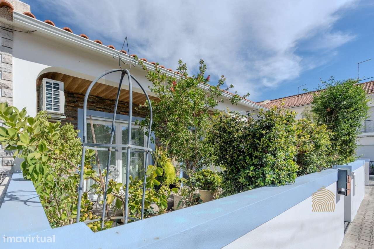 Moradia T4 remodelada com jardim, terraço e garagem | Vendas Novas-5