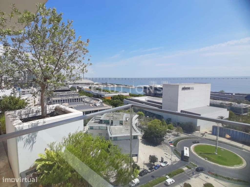 Viver o Tejo, T2, garagem, minutos a pé do rio no Parque das Nações-17