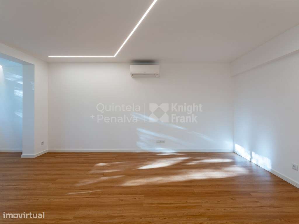 Apartamento T1 com estacionamento no centro de Cascais - Grande imagem: 4/29