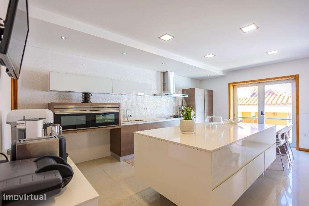 Excelente moradia geminada T4 em Santa Maria da Feira-42