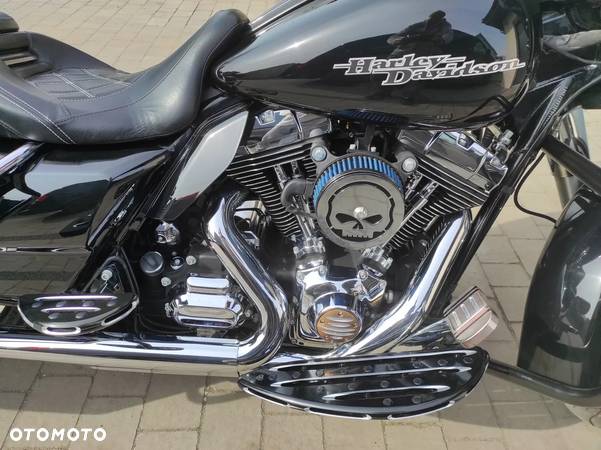 Harley-Davidson Touring Street Glide - 18