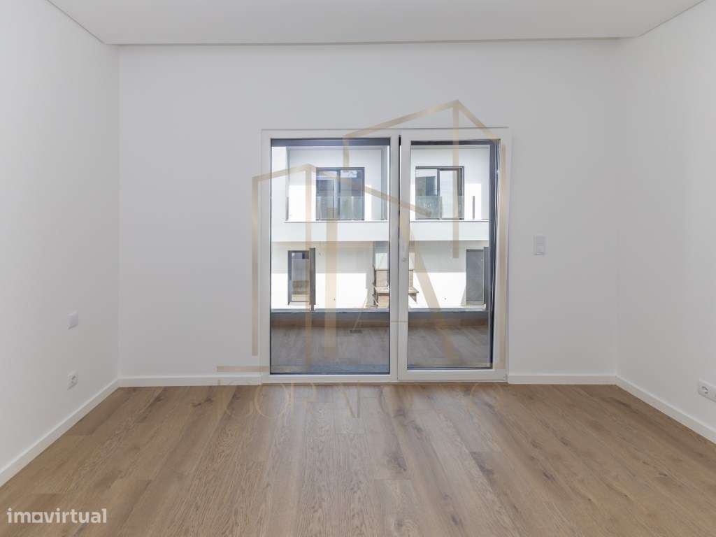 Moradia Geminada T3 com Suíte e Ótimo Espaço Exterior-19