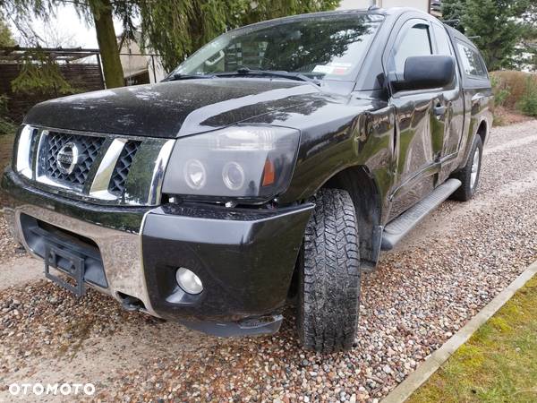 Nissan Titan 5.6 V8 LE Crew Cab - 8