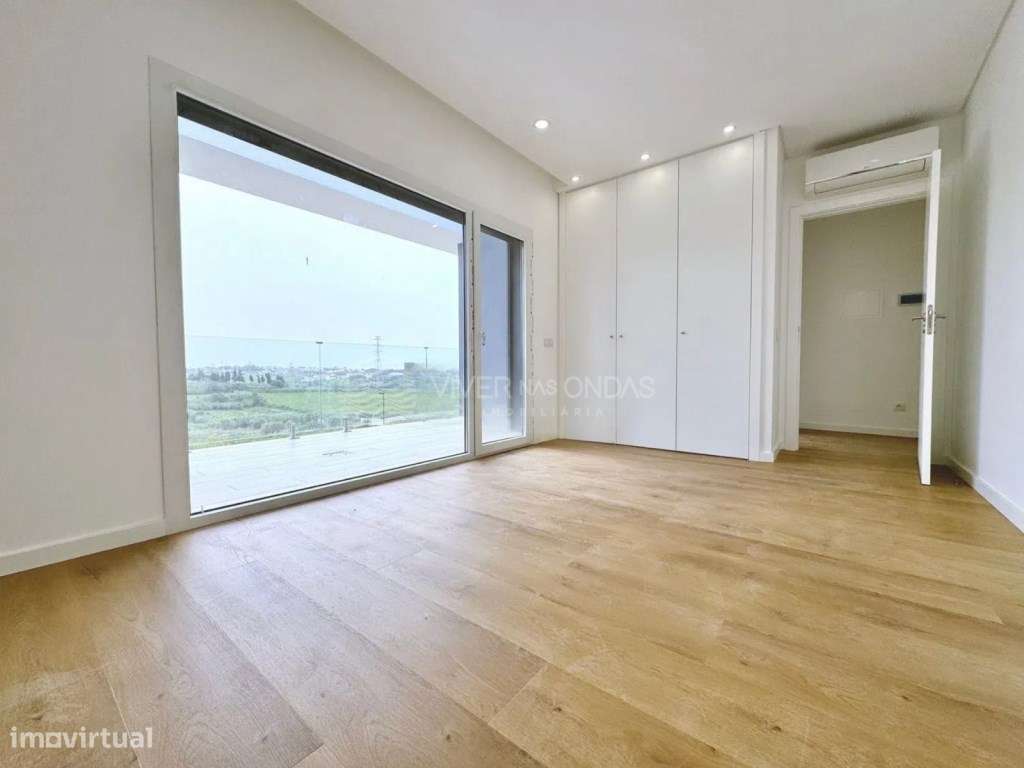 Moradia T4 de Luxo na Nova Urbanização da Caparica.-9