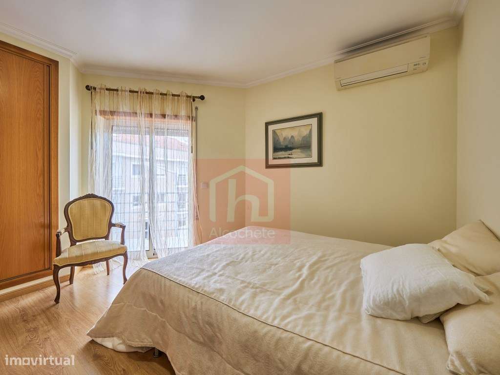 Apartamento duplex T2+3 em São Francisco.-17