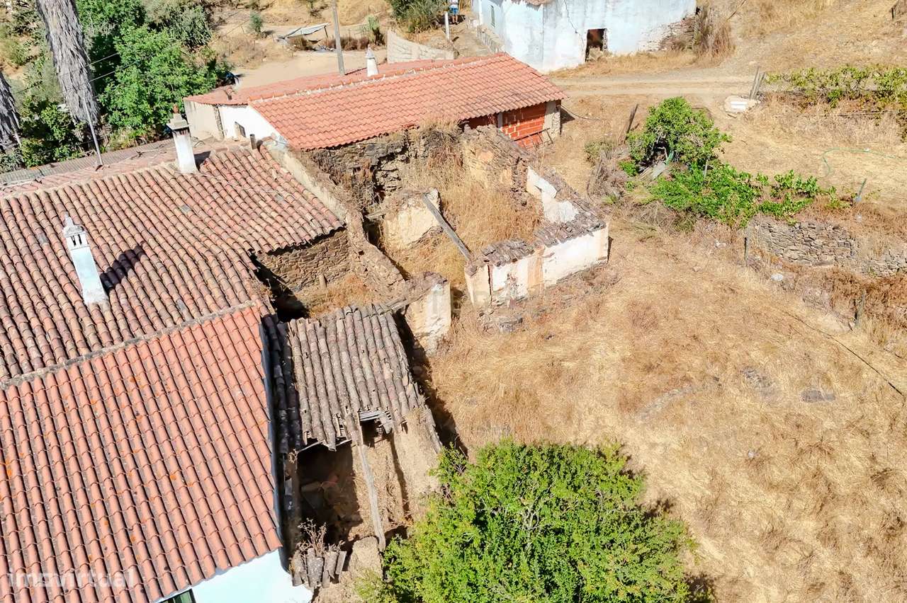 Terreno com RUÍNA 88m2 + 3 terrenos rústicos - Grande imagem: 4/12