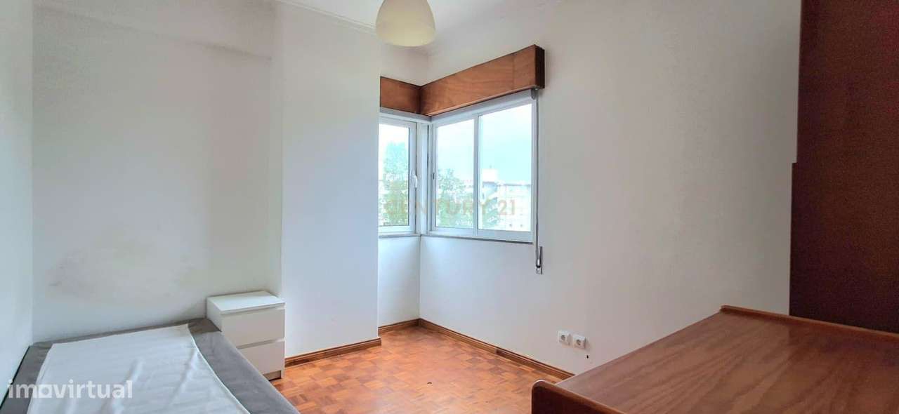 Apartamento T3 na Rua Tomás Alcaide-6