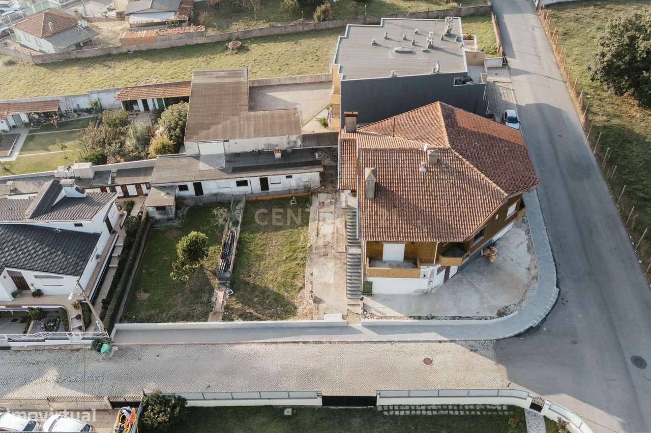 Moradia T5 Isolada - Mozelos - Grande imagem: 1/42