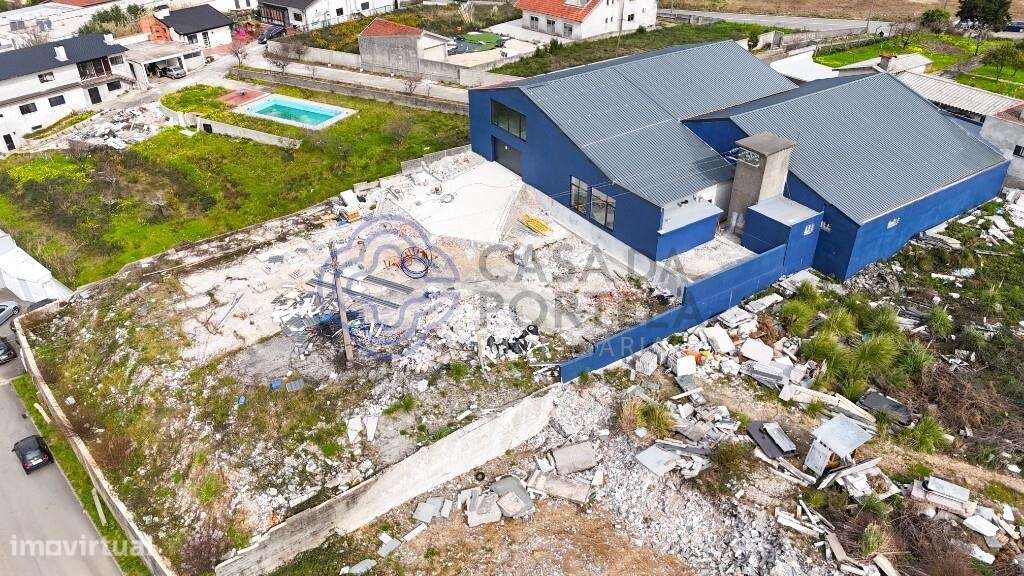 Armazém Industrial | 1060 m2 de Construção | Lote 2.400 m2 | Escapães - Grande imagem: 4/34