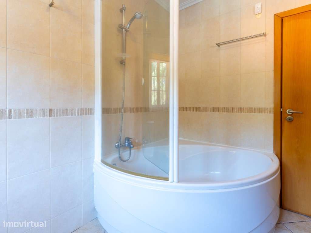 Moradia com Piscina, Jardim e Garagem no Nadadouro, Caldas da Rainha-44