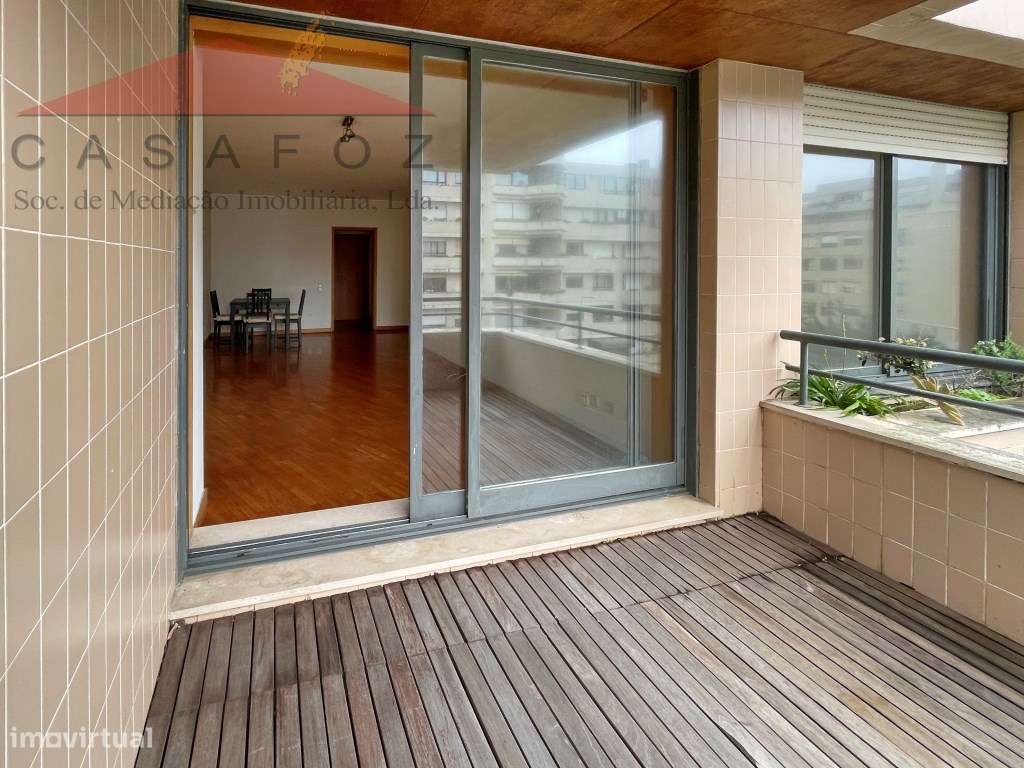 Quinta de Miramar - Arrendamento Apartamento T1 com fantásticas vis... - Grande imagem: 3/26
