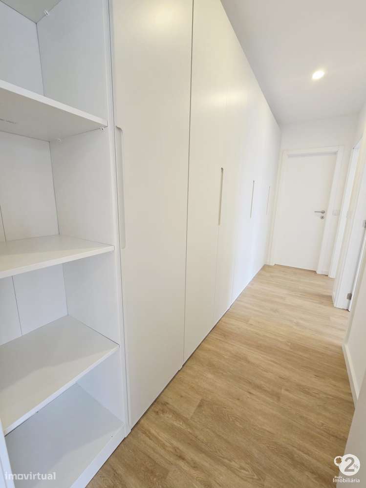 Apartamento T2 Renovado no Porto ( Torrinha )-13